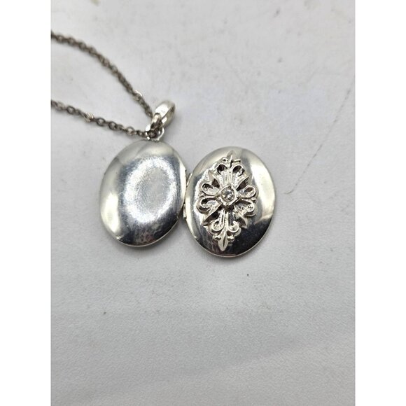 Silver Tone Oval Locket With Floral Design & Chain - Picture 4 of 5